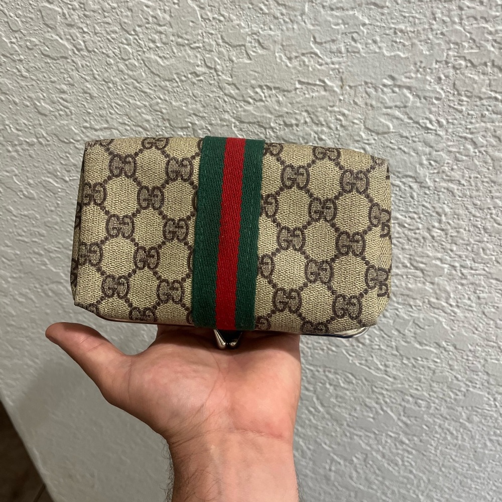 Gucci
Authentic Vintage 1970s Gucci makeup/sewing bag with Mirror all Original. - Picture 9 of 10